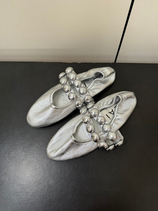 ALAIA SPHERE BALLET FLATS IN SILVER LAMBSKIN