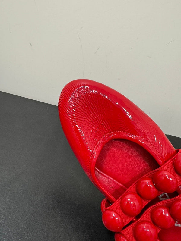 ALAIA SPHERE BALLET FLATS IN CHERRY RED LAMBSKIN