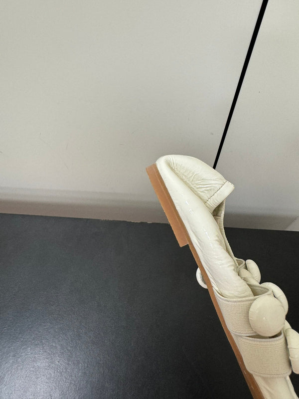 ALAIA SPHERE BALLET FLATS IN WHITE LAMBSKIN