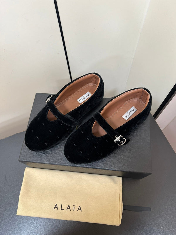 Alaila Ballet Flats In Black Velvet 975745