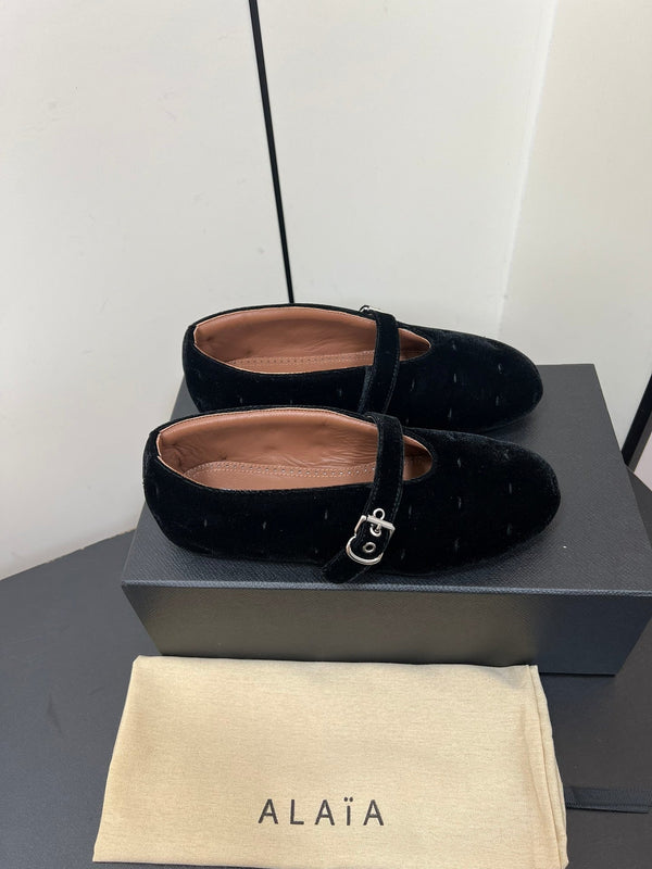 Alaila Ballet Flats In Black Velvet 975745
