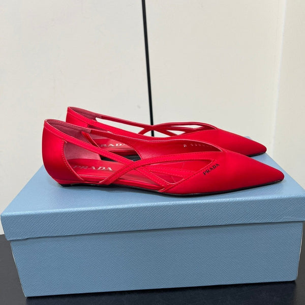 BALLERINE IN RASO ROSSO CON TAGLI