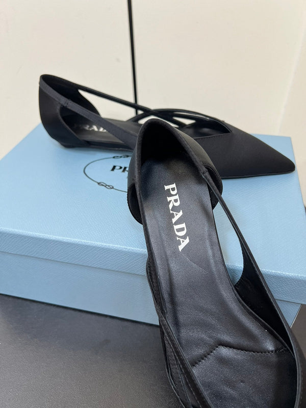 BALLERINE IN RASO NERO CON TAGLI
