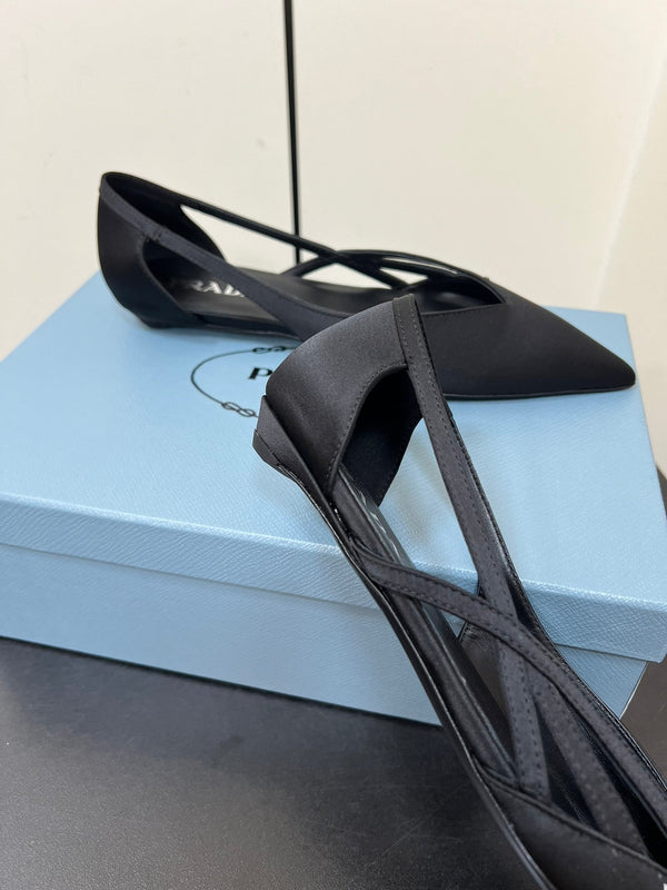 BALLERINE IN RASO NERO CON TAGLI