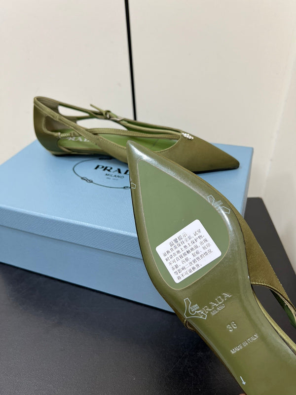 BALLERINA CON TAGLI IN RASO VERDE OLIVA E FIBBIA CON PERLINE