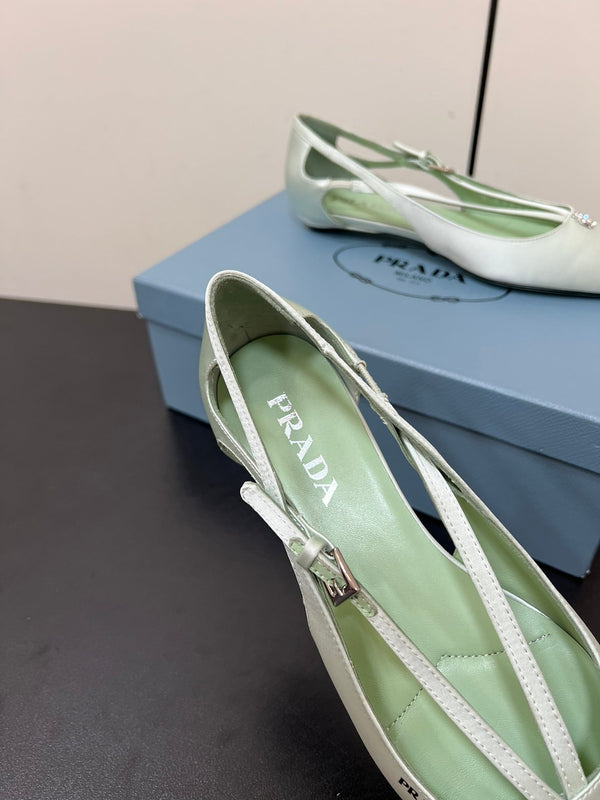 BALLERINA CON TAGLI IN RASO VERDE CHETWODE E FIBBIA CON PERLINE