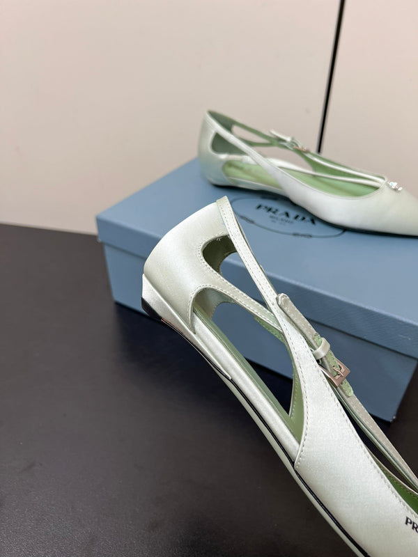 BALLERINA CON TAGLI IN RASO VERDE CHETWODE E FIBBIA CON PERLINE