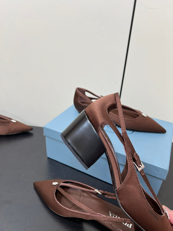 DÉCOLLETÉ CON FIBBIA DI PERLINE IN RASO MARRONE CIOCCOLATO