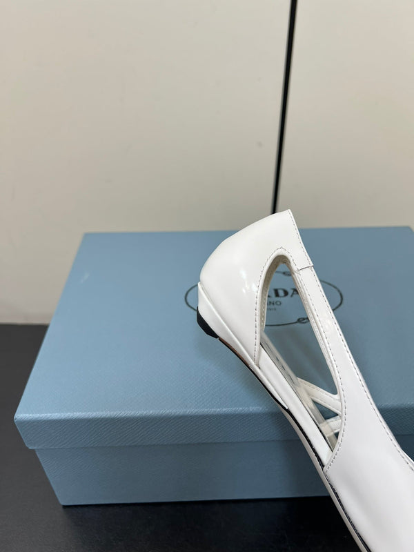 BALLERINA IN PELLE DI VITELLO BIANCA SPAZZOLATA CON TAGLI