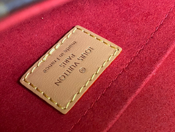 BORSA DA SELLA 18 IN TELA MONOGRAM MARRONE E RIFINITURE IN PELLE