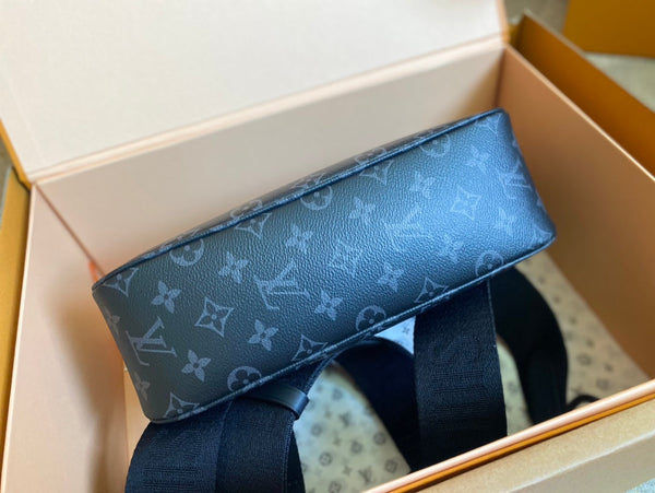 POCHETTE ACCESSOIRE XL 28 IN BLACK MONOGRAM ECLIPSE CANVAS