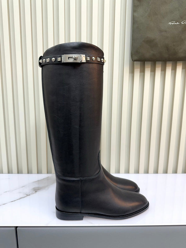 HM 25ss Bottes d'équitation Kelly Buckle en cuir de vachette noir 576121