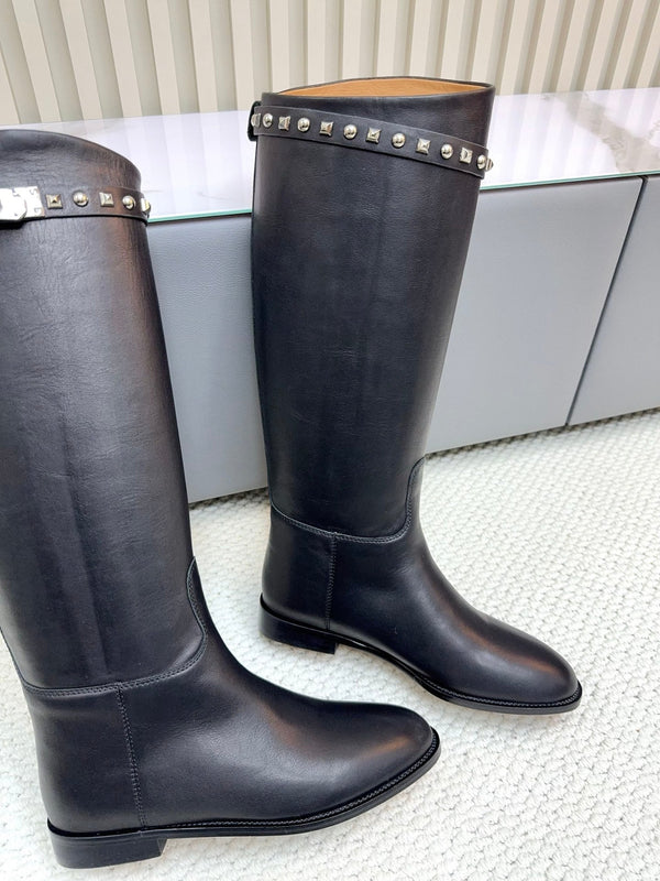 HM 25ss Bottes d'équitation Kelly Buckle en cuir de vachette noir 576121