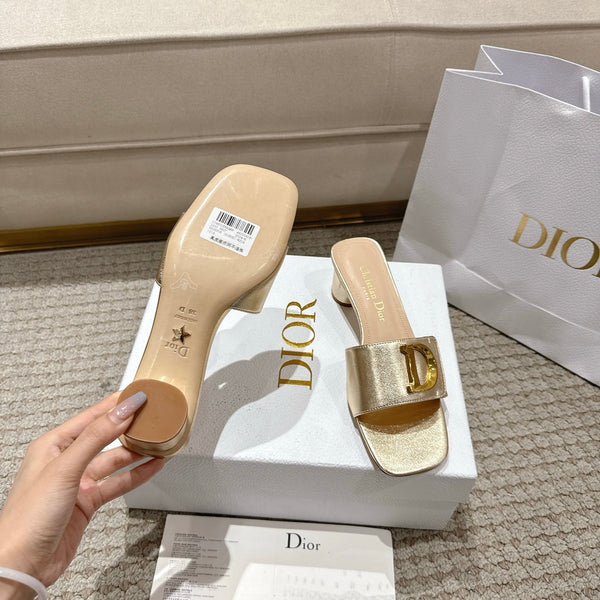 CD 25 C'EST DIO metallic gold patent leather 396131