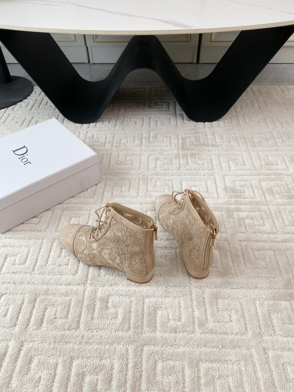 Stivaletto con tacco CD Naughtily-D Beige con rose in rete trasparente e pelle scamosciata