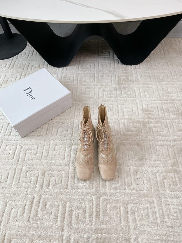 Stivaletto con tacco CD Naughtily-D Beige con rose in rete trasparente e pelle scamosciata