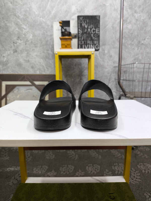 GG Men's Tiger Slide Black Sheepskin 535381