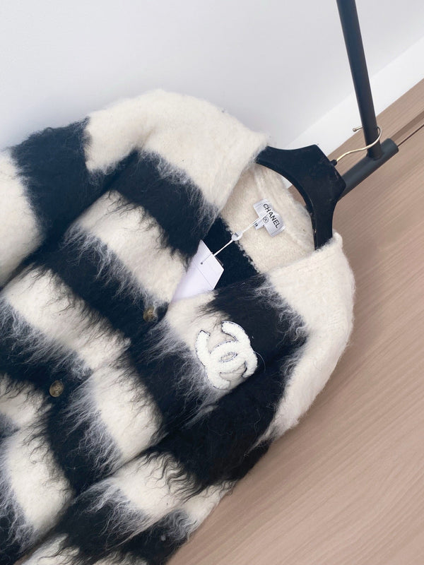 Chanel 2025 Cardigan Laine noire mélangée blanche
