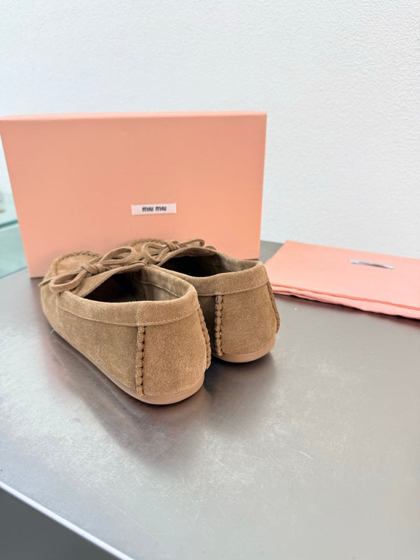 Mocassins à logo Miu en daim kaki 693517