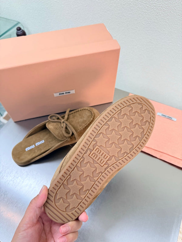 Mule à logo Miu Miu en daim kaki 693522