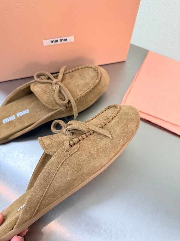 Mule à logo Miu Miu en daim kaki 693522
