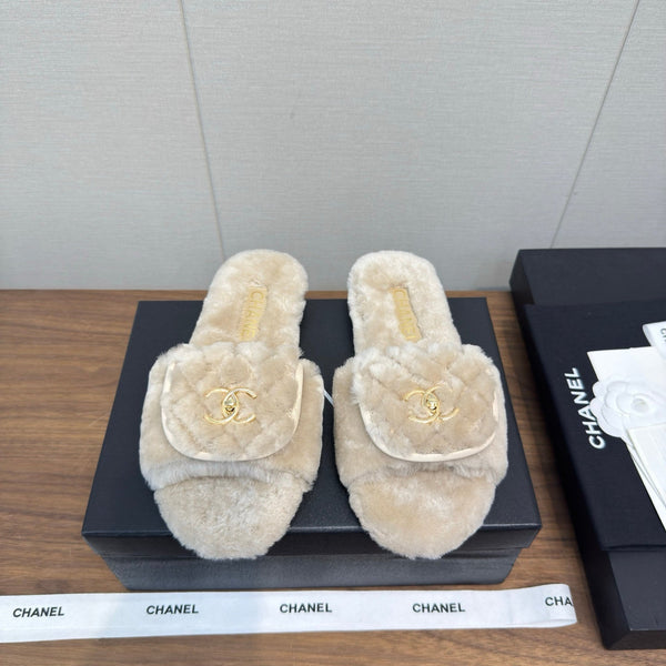 Chanel 25 Slipper Beige Smooth Lambwool 465601
