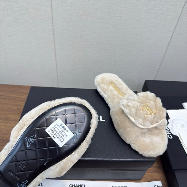 Chanel 25 Slipper Beige Smooth Lambwool 465601