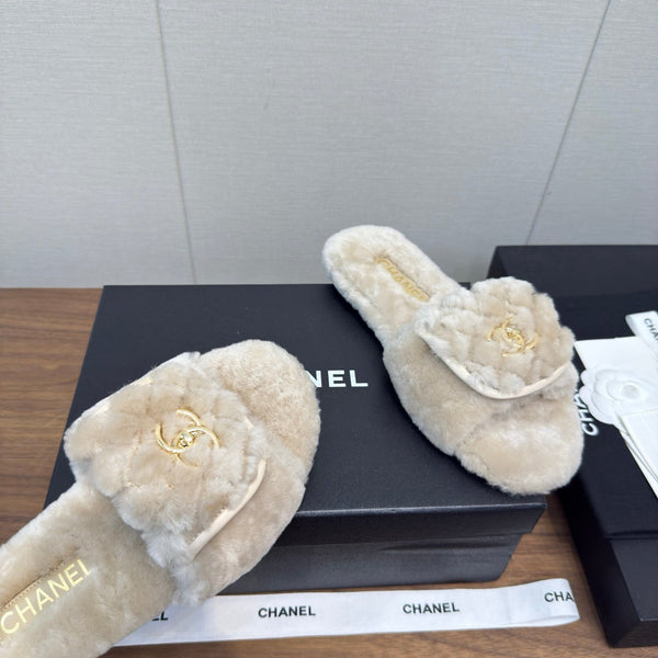 Chanel 25 Slipper Beige Smooth Lambwool 465601
