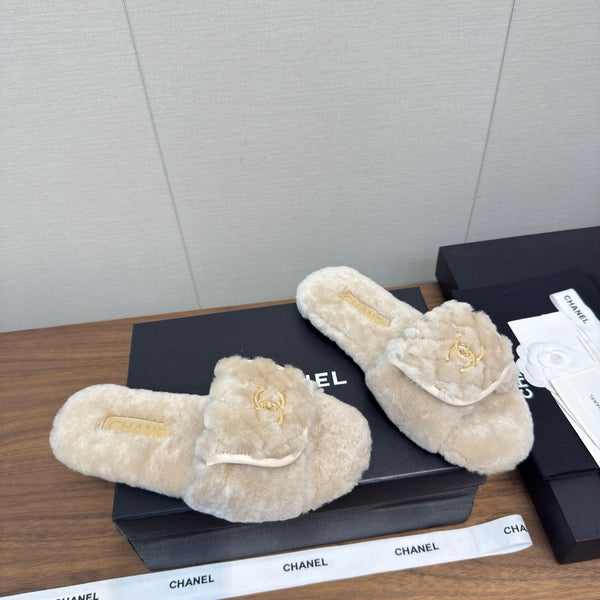 Chanel 25 Slipper Beige Smooth Lambwool 465601