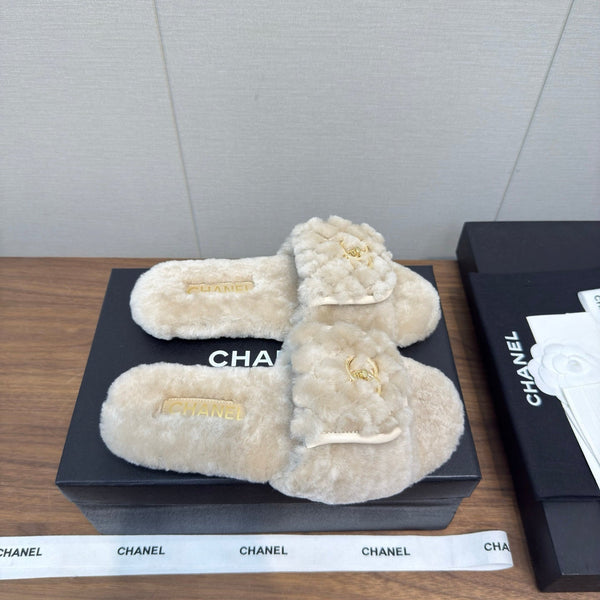 Chanel 25 Slipper Beige Smooth Lambwool 465601