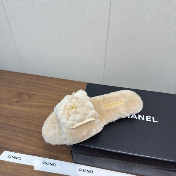 Chanel 25 Slipper Beige Smooth Lambwool 465601