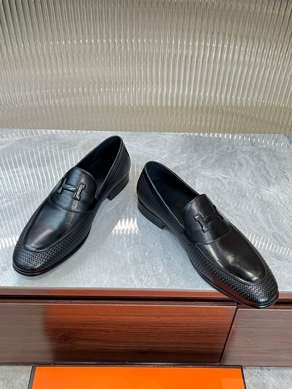 MOCASSINO NERO CON FIBBIA A H IN PELLE DI VITELLO NERA