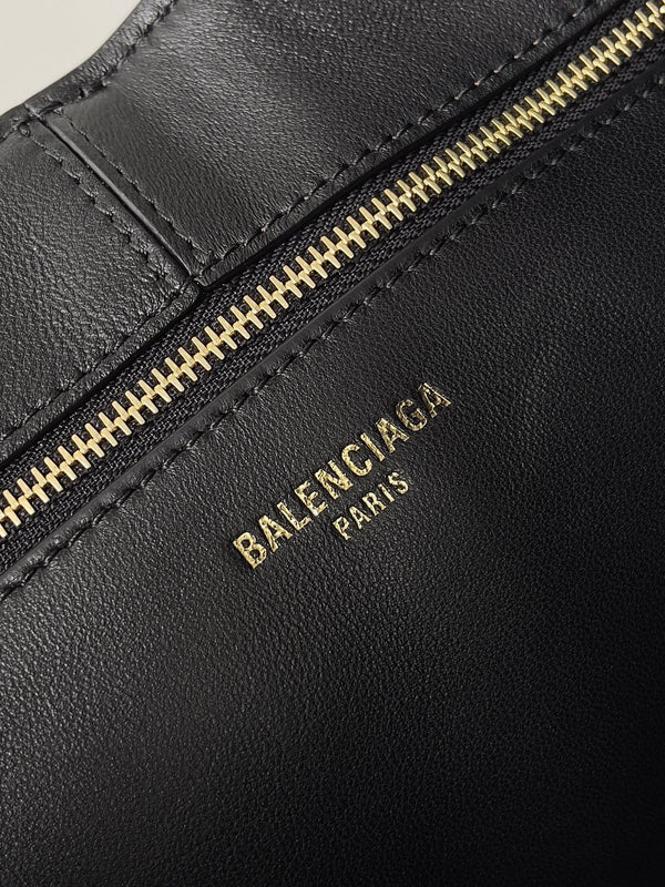 GOLD LOCKER SHOULDER BAG 62 IN BLACK CALFSKIN