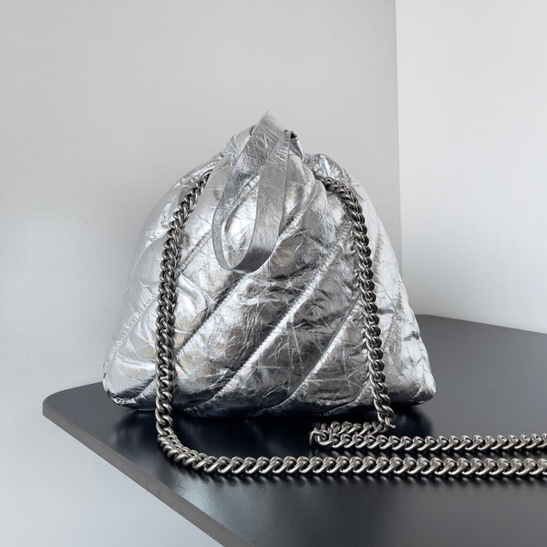 BORSA TOTE CRUSH PICCOLA 26 IN PELLE DI VITELLO TRAPUNTATA ARGENTO CON FERRAMENTA ARGENTO