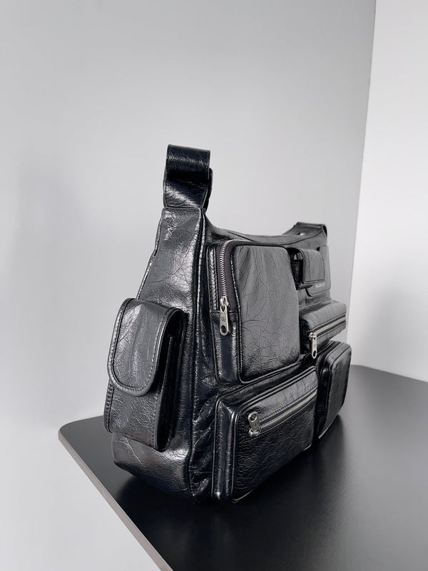 SUPERBUSY MESSENGER BAG 33 IN BLACK ARENA LAMBSKIN
