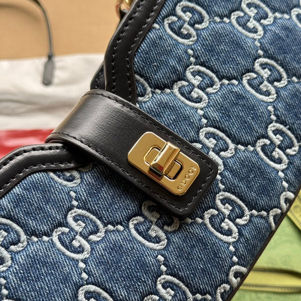 BORSA A TRACOLLA MOON SIDE 24 IN DENIM GOFFRATO BLU E BORDI IN PELLE DI VITELLO NERA, FERRAMENTA ORO