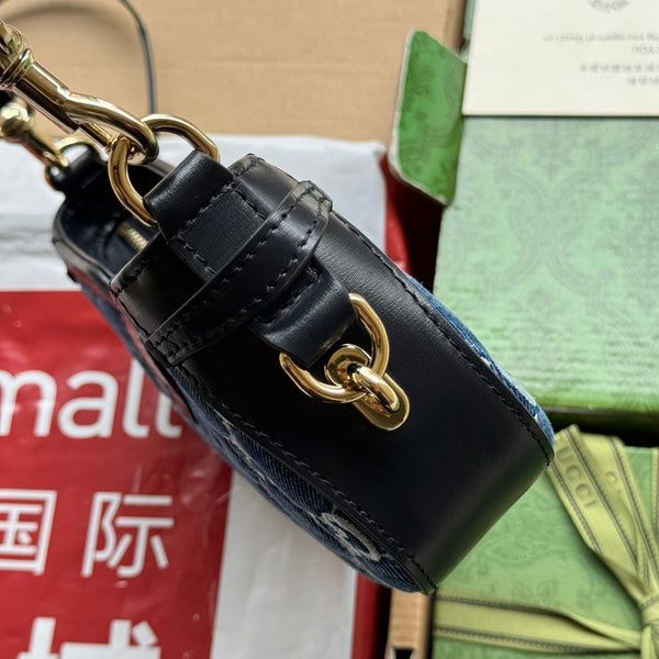 BORSA A TRACOLLA MOON SIDE 24 IN DENIM GOFFRATO BLU E BORDI IN PELLE DI VITELLO NERA, FERRAMENTA ORO