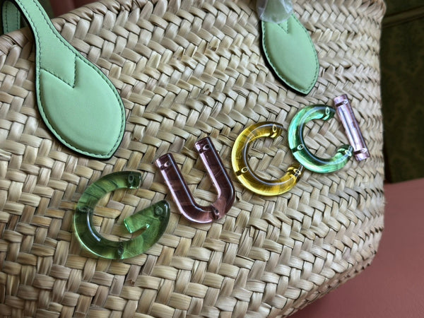 BORSA TOTE PICCOLA 26 CON LOGO IN PAGLIA COLORE NATURALE E MANICO IN PELLE DI VITELLO VERDE CHIARO