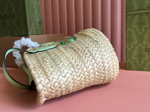 BORSA TOTE PICCOLA 26 CON LOGO IN PAGLIA COLORE NATURALE E MANICO IN PELLE DI VITELLO VERDE CHIARO