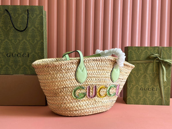 BORSA TOTE PICCOLA 26 CON LOGO IN PAGLIA COLORE NATURALE E MANICO IN PELLE DI VITELLO VERDE CHIARO