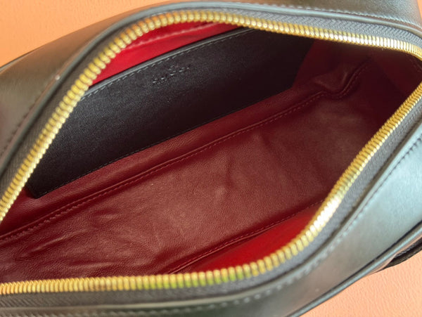 BORSA A TRACOLLA PICCOLA MARMONT 24 IN PELLE DI VITELLO NERA E FERRAMENTA ORO