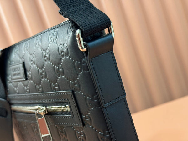 Gucci Signature Messenger Bag Black Cowhide 239929