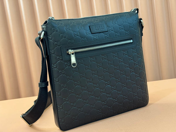 Gucci Signature Messenger Bag Black Cowhide 239929