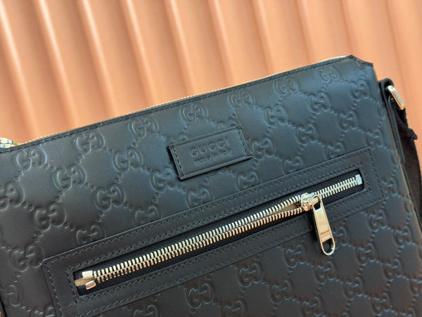 Gucci Signature Messenger Bag Black Cowhide 239929
