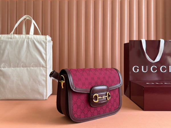 BORSA A TRACOLLA HORSEBIT 1955 25 IN TELA ROSSO VINO E PELLE DI VITELLO CON FERRAMENTA ORO