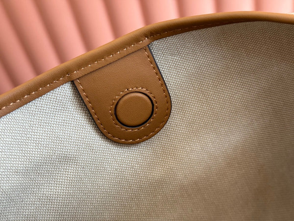 BORSA A SPALLA MEDIA BAD 49 IN TELA MONOGRAM BEIGE E PELLE DI VITELLO MARRONE CON FERRAMENTA ORO