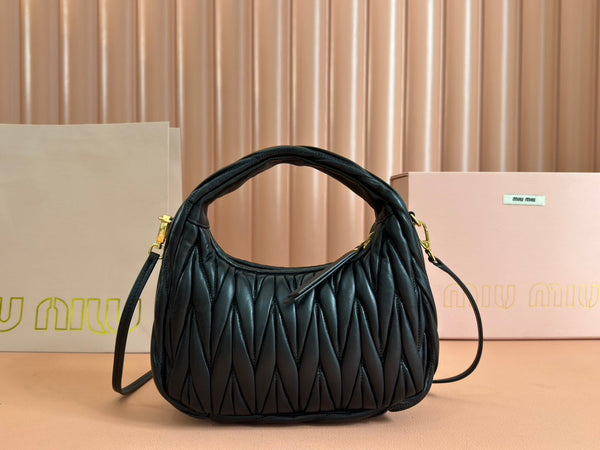 WANDER MATELASSÉ HANDBAG 23 IN BLACK LAMBSKIN