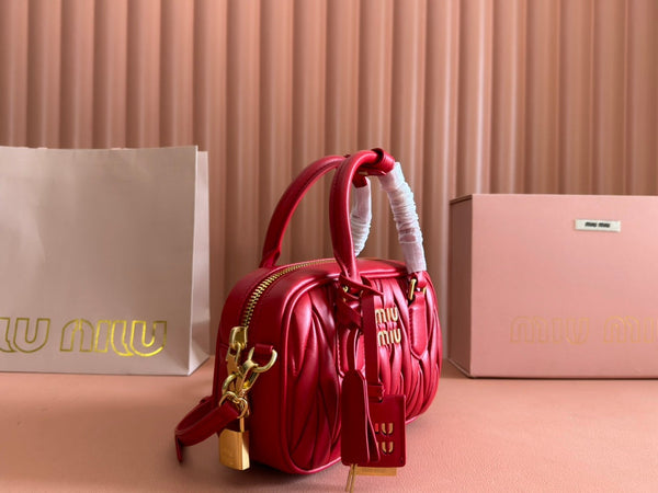 BORSA ARCADIE MATELASSÉ 19 IN VITELLO ROSSO CERISE HARDWARE ORO