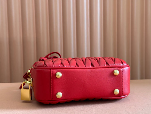 BORSA ARCADIE MATELASSÉ 19 IN VITELLO ROSSO CERISE HARDWARE ORO