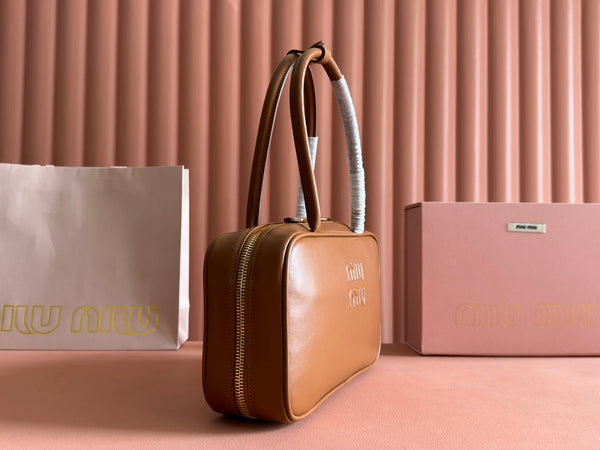 Borsa a mano Miu Beau 29 in pelle marrone 239692